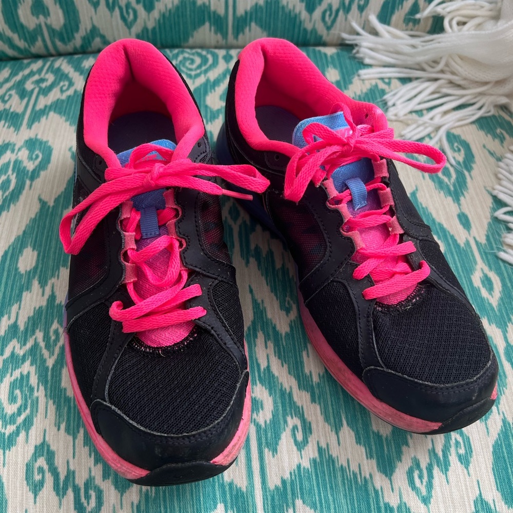 Nike Dual Fusion Women's Sneakers